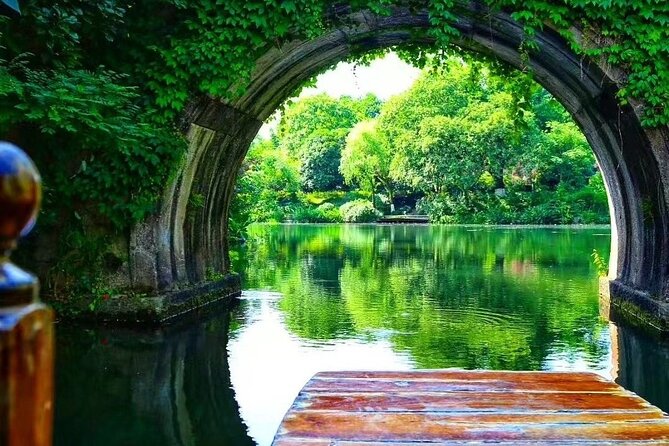 LUXURY Bullet Train: Private Hangzhou Day Trip From Shanghai - Lingyin Temple and the stone carvings at Feilai Peak
