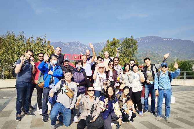 MuBus: Mutianyu Great Wall ENG/ESP/RUS Guided Bus Tour - The buffet lunch upgrade