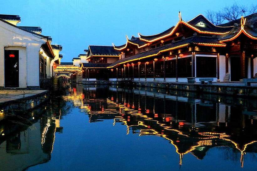 Nanjing: Night Cruise on Outer Qinhuai River for Adults - Setting out beside Zhonghua Gate