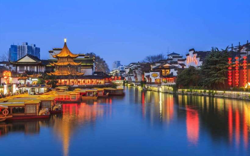 Nanjing: Night Cruise on Outer Qinhuai River for Adults - The 40-minute route along the Outer Qinhuai River
