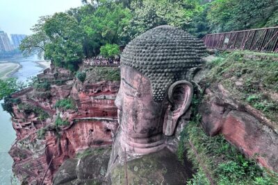 Panda, Leshan, and Emei Mountain 2-day tour