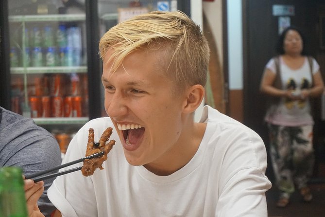 Private Food Tour: Hong Kong Island - Milk tea connects Cantonese and British food culture