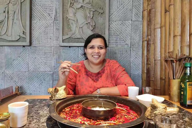 Private Half-Day Tour in Sichuan Culture Show with Hot Pot Dinner in Chengdu - Walking into Shufeng Yayun Teahouse