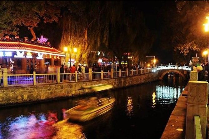 Private Night Tour: Discover Beijing in Bustling Lights - Houhai and Shichahai after dark