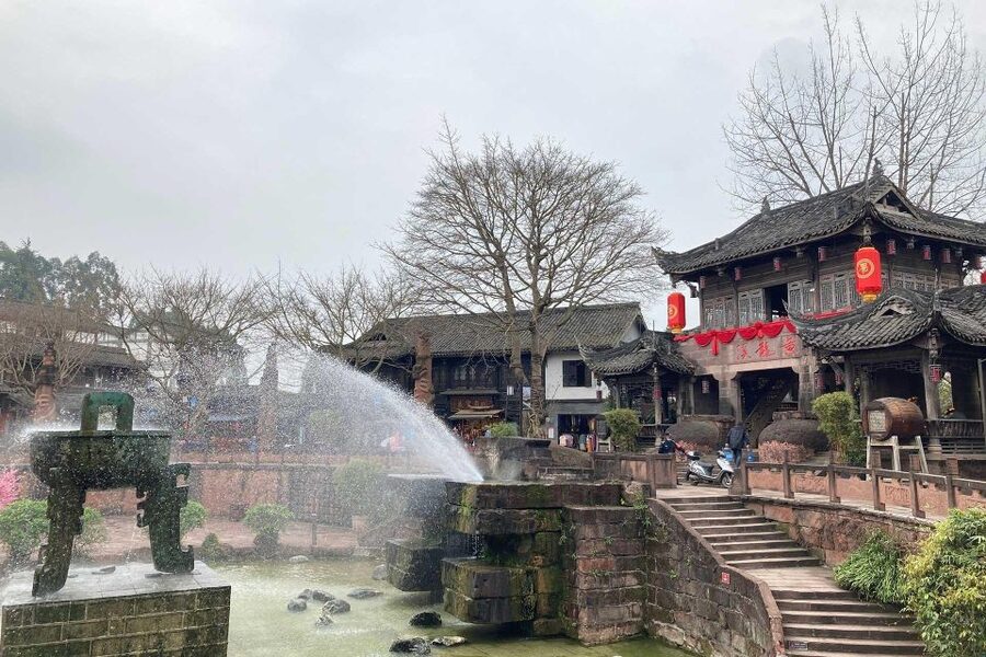 Private Tour to Leshan Giant Buddha & Huanglongxi Old Town - Wuyou Temple or a river view by boat