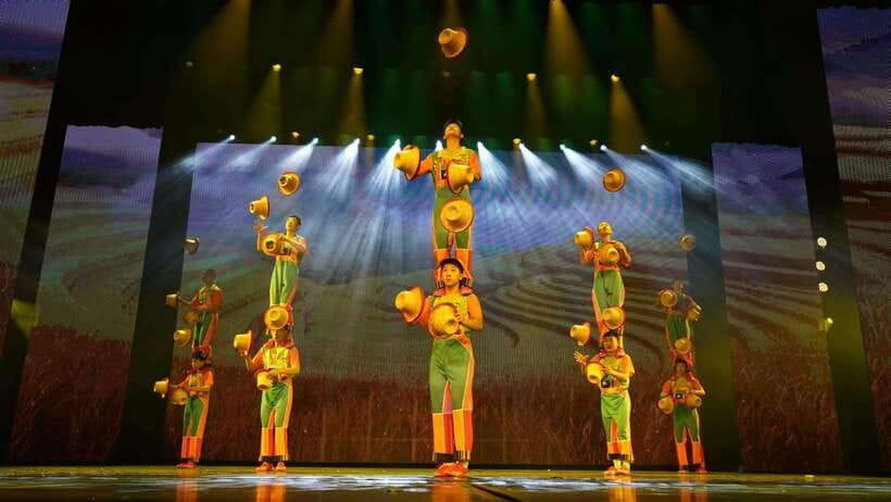 Red Theatre Beijing Acrobatic Show Tickets - What the Red Theatre show is really like