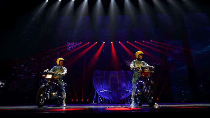Red Theatre Beijing Acrobatic Show Tickets - Who will enjoy this most?