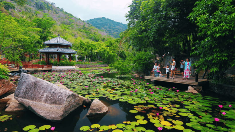 Sanya: Yalong Bay Tropical Forest Ticket and Tour Car - Using the sightseeing car on a hilly park day