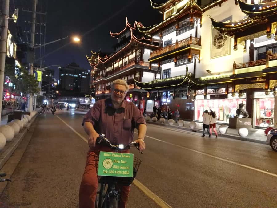 Shanghai: 4-Hour Nightlife Adventure & Tasting Bike Tour - What the guides add to the experience