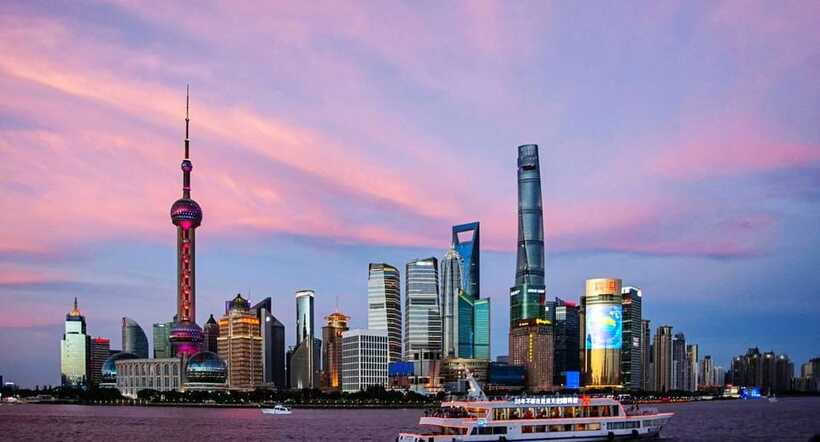 Shanghai Airport Layover Tour with Amazing City Highlights - Jade Buddha Temple and quieter cultural choices