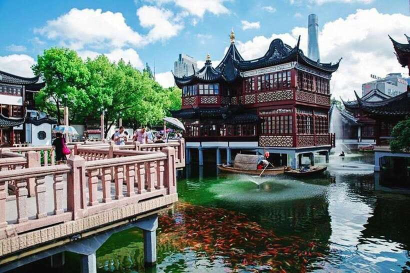 Shanghai Airport Layover Tour with Amazing City Highlights - Old Town bazaar and the nine lucky bridges