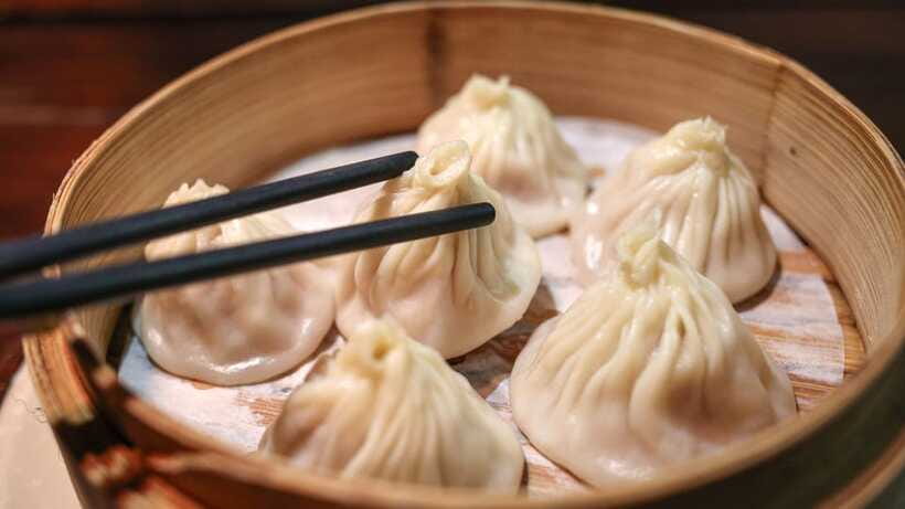 Shanghai: Evening Walking Food Tour - Finishing at a 15-seat craft beer taphouse