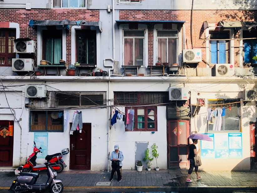 Shanghai Highlights Walking Tour With A Real Local - Old Town, Yuyuan Bazaar, and traditional food