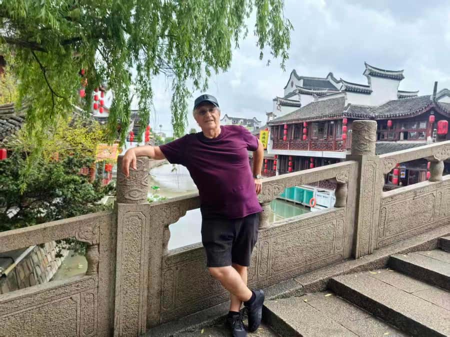 Shanghai Must-See and Foodie Test Bike Tour( Day & Night) - Crossing the old bridge toward the Bund