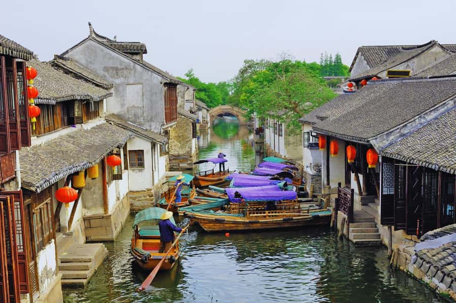 Shanghai:Old Town, Yu Garden, Zhujiajiao Water Town Bus Tour - Shanghai Old Town and the Chenghuang Temple area