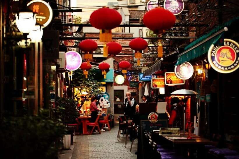 Shanghai One Day City Private Tour by German-Speaking Guide - Old Town Bazaar and the Nine Zigzag Bridge