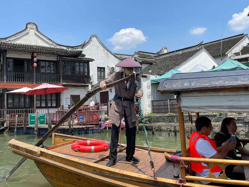 Shanghai: Private Shanghai & Zhujiajiao Tour with Lunch - Shanghai Tower and the city from 632 meters