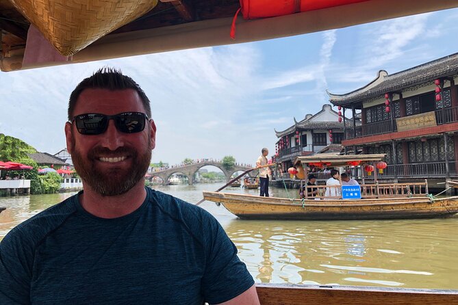 Shanghai Private Tour: Zhujiajiao Water Town and Boat Ride - Eating local food in the village