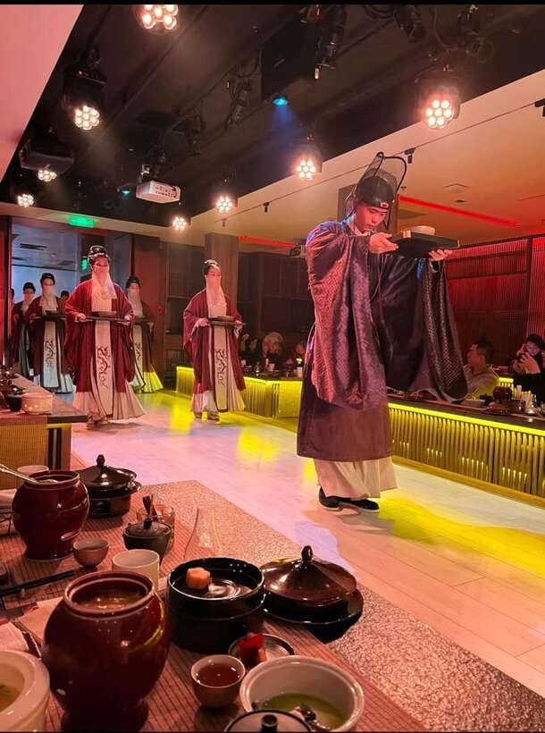 Shanghai: Royal Banquet with Chinese Cultural Performance - Choosing Lunch or Dinner in Shanghai