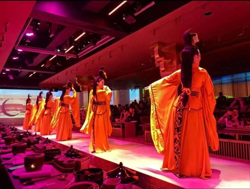 Shanghai: Royal Banquet with Chinese Cultural Performance - Dressing in Ming Dynasty Style