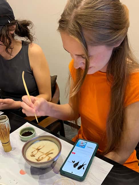 Shanghai: Song Dynasty Tea Ceremony Experience - A traditional setting with a modern support system