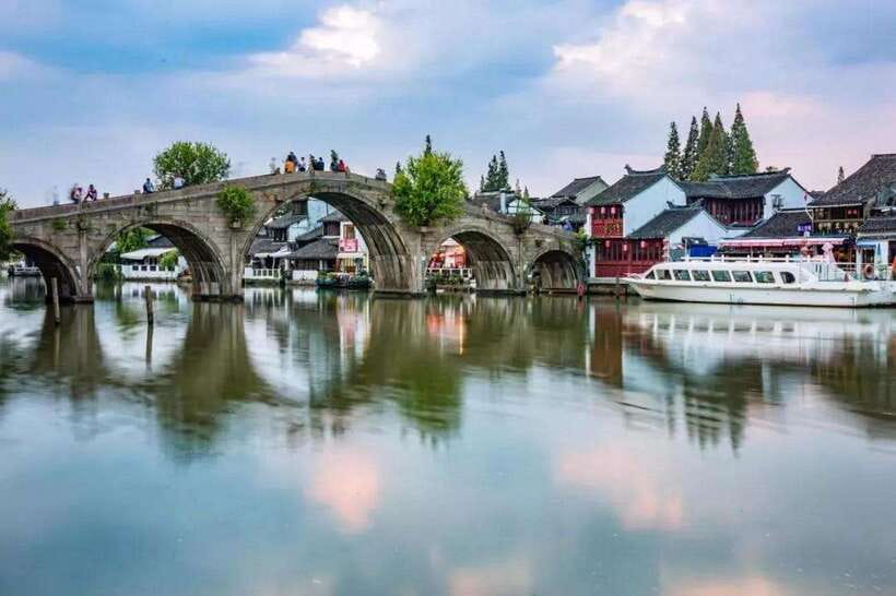 Shanghai: Zhujiajiao Private Tour w/ Boat Ride & Garden - Finding quiet inside Kezhi Garden