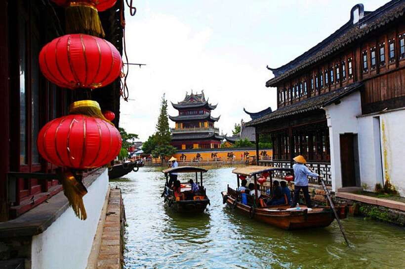 Shanghai: Zoo and Zhujiajiao Water Town Tour with Boat Ride - Arriving in Zhujiajiao, Shanghai’s water town