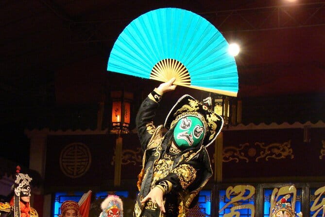 Sichuan Opera with face-changing at Sichuan opera theater - The ticket QR code matters