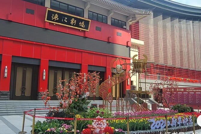 Sichuan Opera with face-changing at Sichuan opera theater - Costume dressing and VIP seats