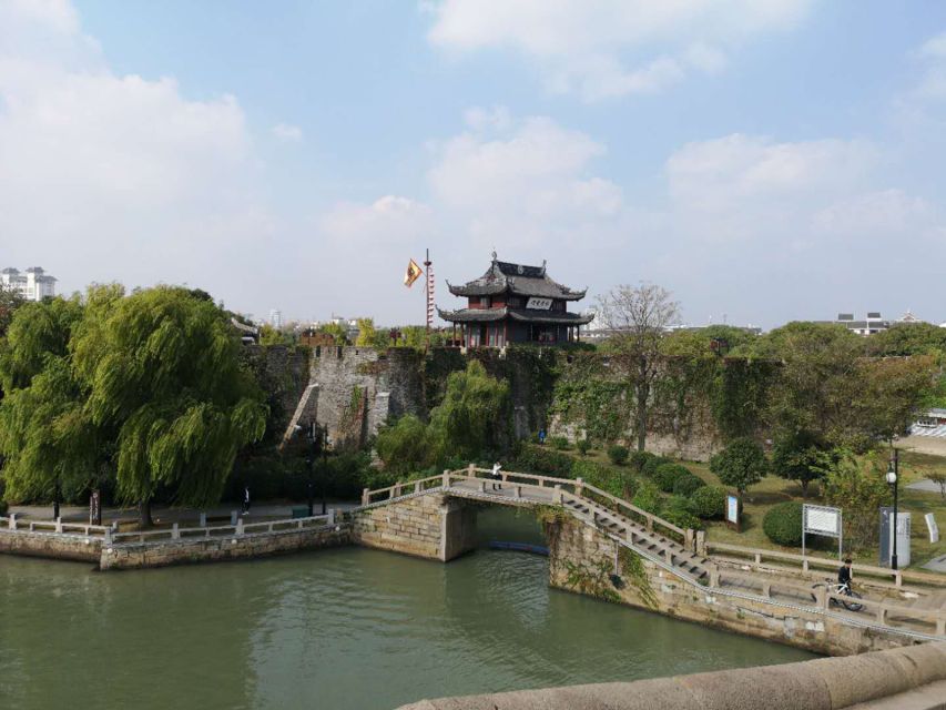 Su Zhou and Zhou Zhuang Water Village Day Tour - Seeing silk made in a 14th-century tradition