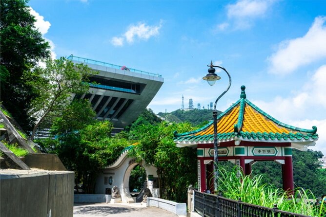 Top-Rated Hong Kong Tour: Peak Tram, Dim Sum & Cultural Sights - Man Mo Temple, one of the day’s best stops