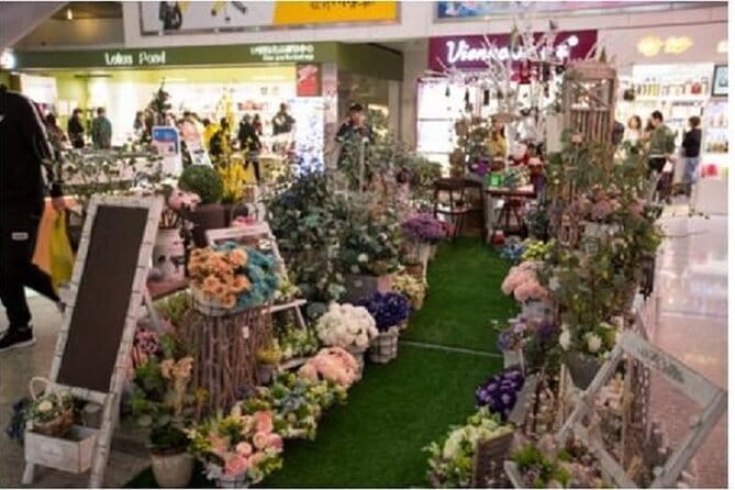 Translator Shopping Assistant and Business Tour Guide Service - Canton Fair Complex: a two-hour business stop