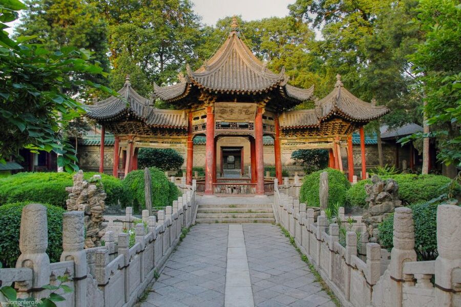 Xi'an Muslim Quarter Night Market Foodie Walking Tour - Choosing the Great Mosque or Gaojia Courtyard