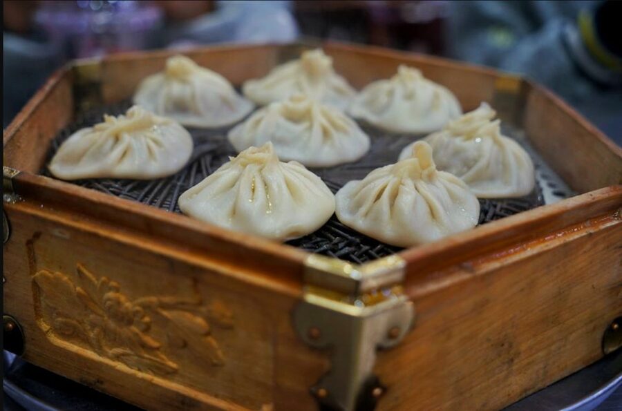Xi'an Muslim Quarter Night Market Foodie Walking Tour - Working with your guide