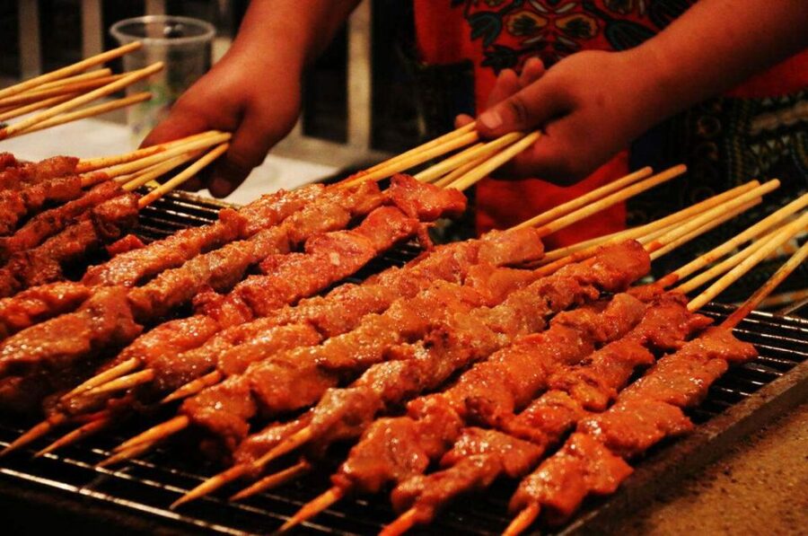 Xi'an Muslim Quarter Night Market Foodie Walking Tour - Meeting at the Bell Tower or choosing hotel pickup