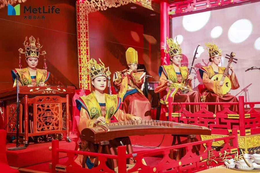 Xi'an: Tang Dynasty Music and Dance Show with Round Trip Transfer - Choosing dinner before the curtain
