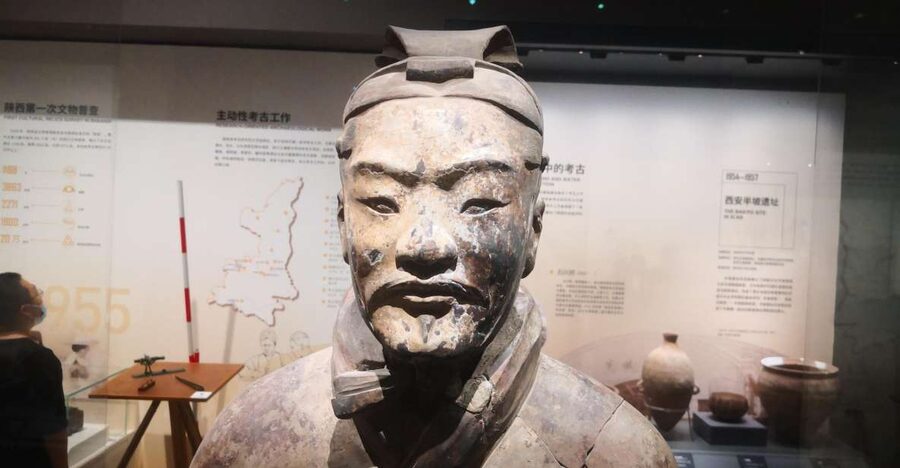 Xian: Terracotta Army Ticket & Guided Bus Tour with Options - What guides add to the day