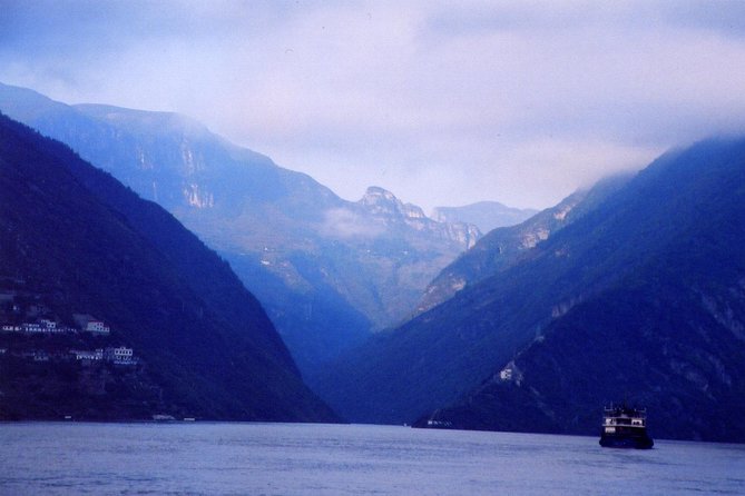 Yangtze River Cruise from Chongqing to Yichang Downstream in 4 Days 3 Nights - Boarding at Chongqing’s Chaotianmen Dock