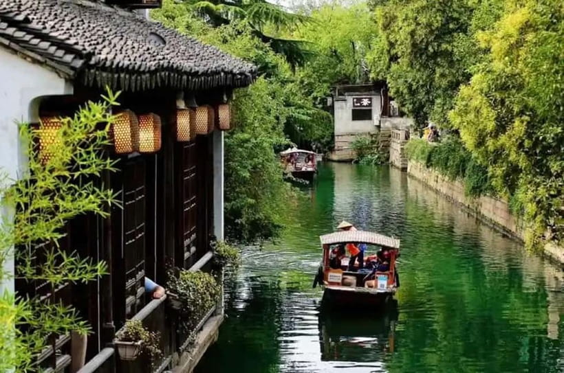 Yu Garden, Old Street, Bund & Zhujiajiao Water Town Bus Tour - Yu Garden: careful views in a crowded setting