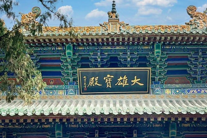 Zhengzhou Private Day Tour to Shaolin Temple and Longmen Grottoes - Two great Chinese sites in one demanding day