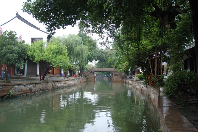 Zhujiajiao Water Village Half Day Tour - Temples, gardens, and traditional buildings